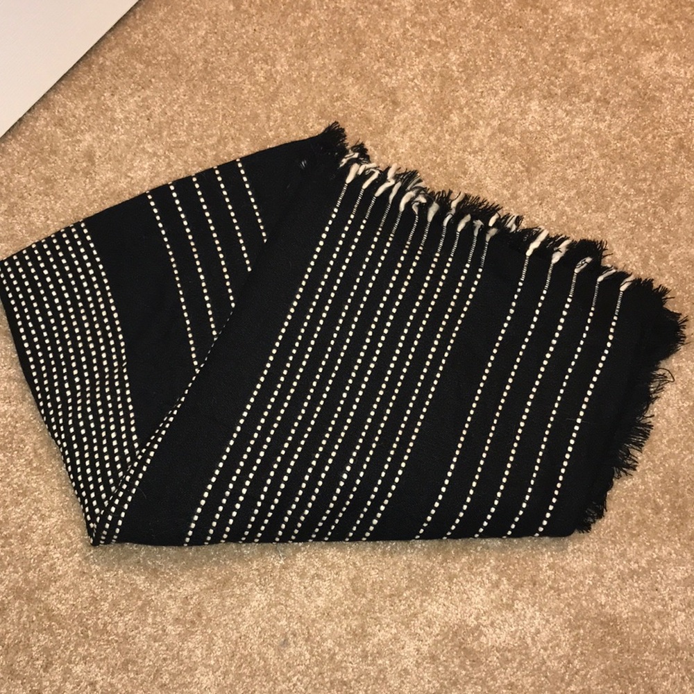 Black and white blanket scarf